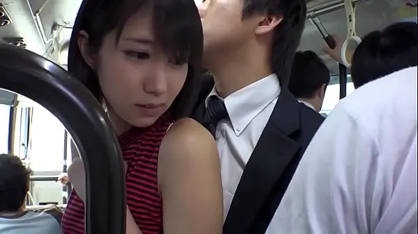 Geile schöne Japanerin im Bus gefickt