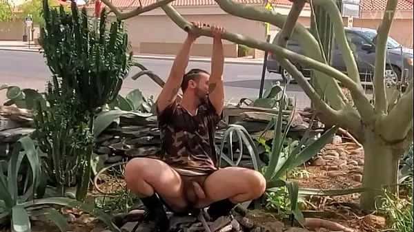 I Il giardinaggio hippie nudista espostomigliori video